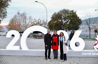 Gemlik’te Yılbaşı Meydanı Açıldı